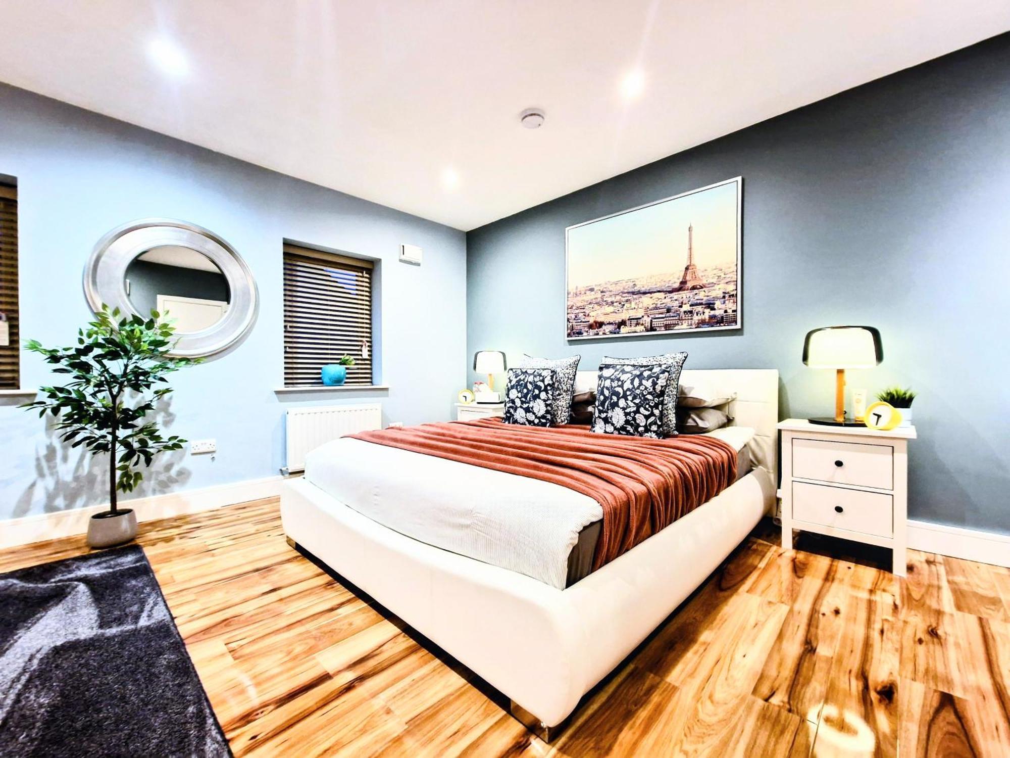 Master Bedroom With Ensuite Lucan Eksteriør bilde